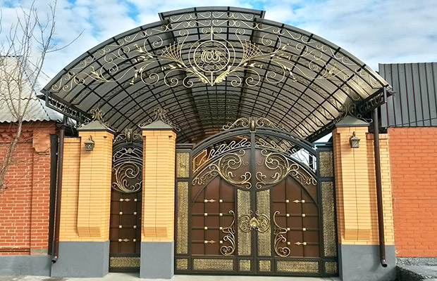 Купить или заказать ворота для дома с навесом - стильные и надежные решения для вашего участка в Рассказово от 41301 руб | ВоротМастер-Рсз
